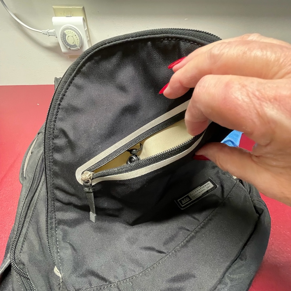 REI TRAVEL PACK - Picture 11 of 11